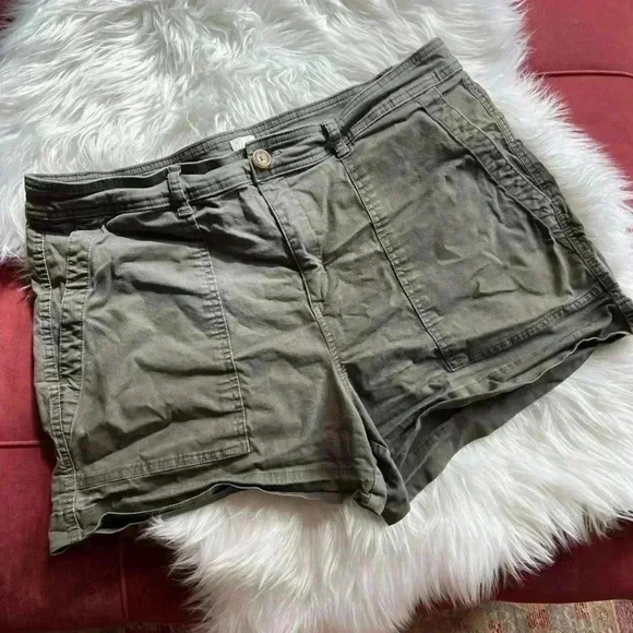 A New Day Women's Green and Khaki Shorts size XL / 18 - Picture 9 of 12